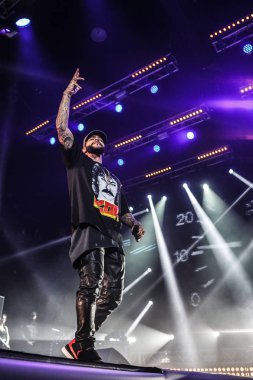 Ünlü Rus hip hop şarkıcısı alan Moskova gibi parti gibi Fm tarafından 25 Eylül, 2016 üzerinde barındırılan gece kulübünde sahnede Timati gerçekleştirme