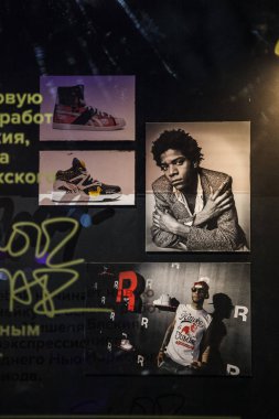 Moskova - 29 Eylül, 2016: Reebok Hall Of Fame parti Tesla 4000 Konser Salonu'nda kapalı. Headliner: Rus rap sanatçısı Oxxxymiron ve İngiliz hip hop yıldızı küçük Simz