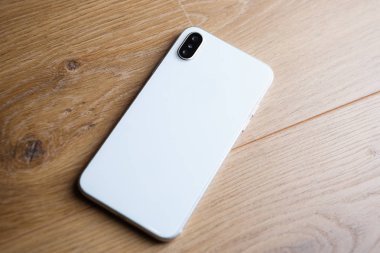 Mariupol, Ukraine-25 Ekim, 2017: Akıllı telefon modeli x yeni iphone. Trendy beyaz iphone 10 modeli. Modern cep telefonu modeli makro. Çift fotoğraf kamera lens arka