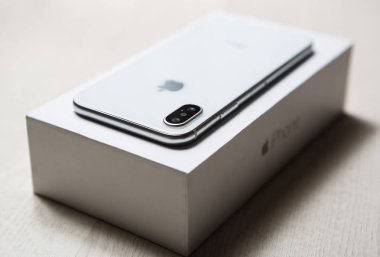 Mariupol, Ukraine-30 Ekim, 2017: Yeni Iphone X akıllı telefon kadar yakın. En son Apple Iphone 10 cep telefonu modeli. Açıklayıcı yazı işleri