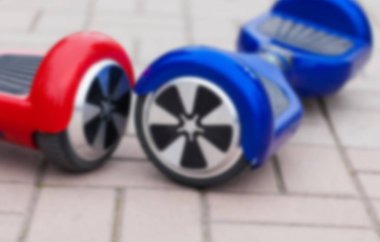Modern ulaşım teknolojisinin - elektrikli mini segway scooter vurgulu kurulu. Kolay ve eğlenceli bir şekilde şehrin sokaklarında binmek için. Gençler ve yetişkinler arasında çok popüler oldu yeni becerikli alet eğilimleri. Bu enerji effetive kişisel kentsel transpor gelecek mi