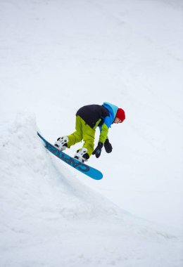 Kiev, Ukrayna - 3 Şubat, 2018: Snowboard Parkı Goloseev Kayak Park açılışı.
