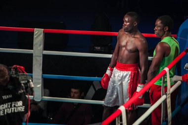 Moskova - 18 Mart, 2016: profesyonel boks göstermek gelecek için mücadele. Jheritz yumruk boks promosyonlar tarafından terfi Wbc Epbc (Avrasya Pasifik Boks Konseyi) şampiyonluk için mücadele Chaves karşı var Sarukhanyan (kazandı). 