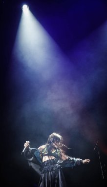 Ünlü pop şarkıcı Elena Temnikova gibi parti at Space Moscow gece kulübü aşamasında performans gibi FM tarafından 25 Eylül 'de ev sahipliği yaptı, 2016