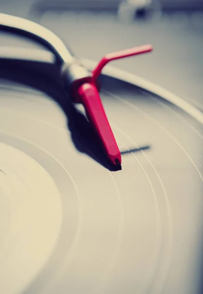 Vintage Turntable Device Playing Music Analog Vinyl Record Disc Retro — Stock Photo, Image