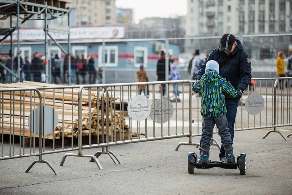 Moskou Maart 2017 Rijden Moderne Elektrische Self Balancing Bestuur Park — Stockfoto