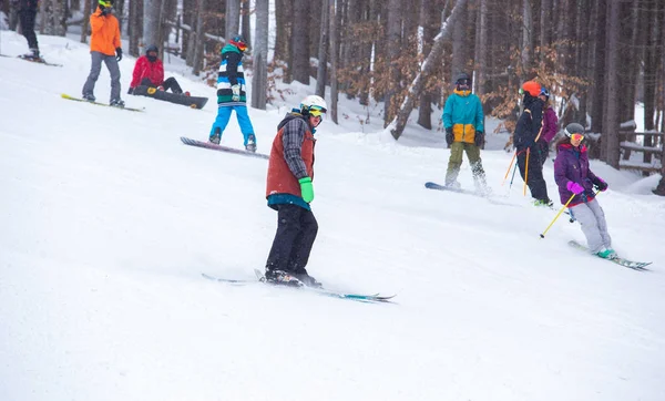 Bukovel Ukraine Março 2018 Piloto Esqui Livre Desce Pista Parque — Fotografia de Stock