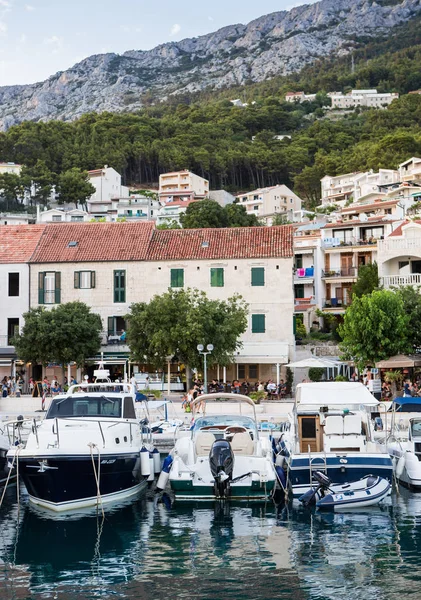 Brela Κροατία Ιουνίου 2017 Motor Βάρκες Στην Προβλήτα Στο Μπλε — Φωτογραφία Αρχείου