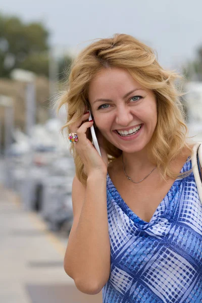 Attractive Young Woman Talking Phone Outdoors — Stock Photo, Image
