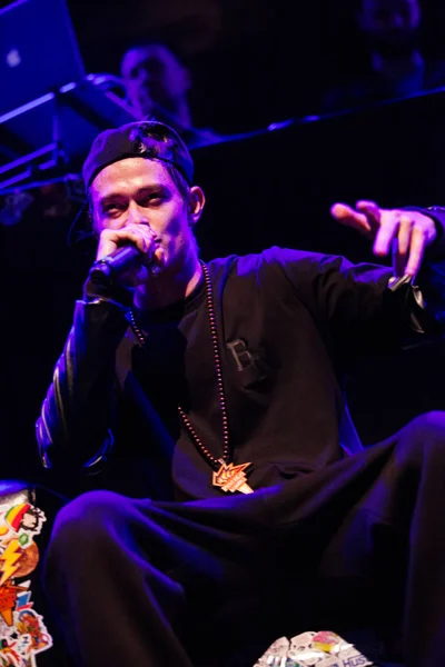 莫斯科 2015年4月11日 流行说唱歌手克拉维斯在夜总会舞台上的大型音乐会 酷现场嘻哈音乐会在夜总会 — 图库照片