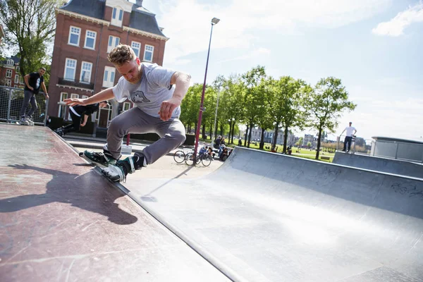 Agressieve Inline Skate Wedstrijd Outdoor Skatepark Extreme Sports Event — Stockfoto