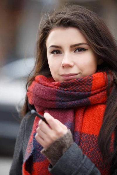 Portrait Jeune Fille Vaper Avec Petit Dispositif Noir Ecig Stick — Photo