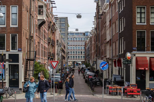 Amsterdam Paesi Bassi Aprile 2019 Molte Auto Diverse Parcheggiate Strettamente — Foto Stock