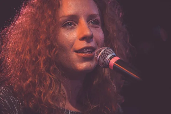 Moskau Dezember 2014 Pianistin Und Sängerin Alina Orlova Gibt Ein — Stockfoto