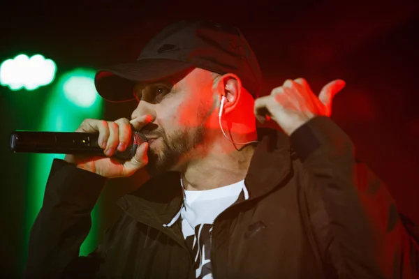 Kijów Sierpień 2018 Piosenkarka Rap Ligalize Śpiewa Mikrofonie Scenie Festiwalu — Zdjęcie stockowe