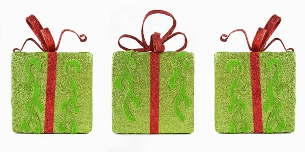 Przedstawia Trzy Zielone Pudełka Boże Narodzenie Nowy Rok Białym Tle — Zdjęcie stockowe
