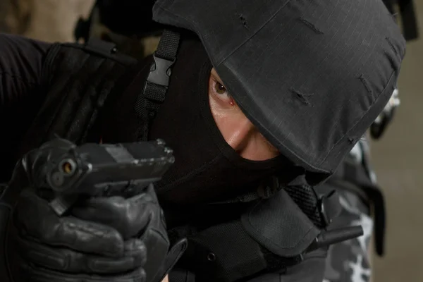 Foto Van Gewapende Man Combat Uniform Spelen Terroristische Speciale Troepen — Stockfoto