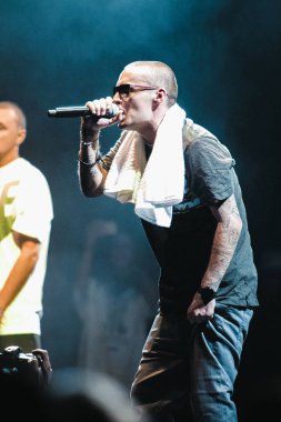 Moskova - 2 Ekim 2014: ünlü Rus hip hop müzik grubu Centr gece kulübünde büyük konser.