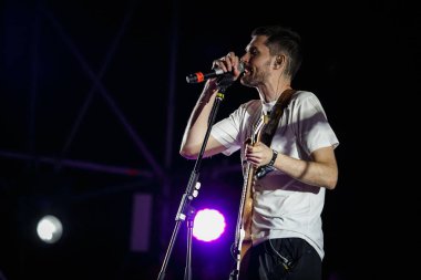 Odessa, Ukrayna-21 Ağustos, gençlik müzik festivali Zgames Black Sea coast üzerinde ünlü Rus müzik grubu Noize Mc sahnede 2017:Rock konser