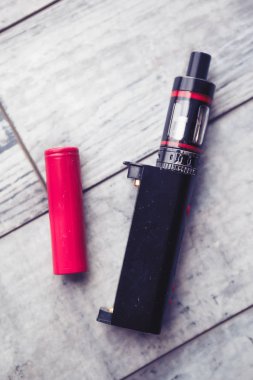 Vaping aygıt mod onarın. Parçaları modern Buharlaştırıcı e-cig aygıt, yedek parça için yükseltme. Yeni aygıt modeli, mikro bobin clearomizer. Nikotin Sigara İçilmeyen bıraktın, vaping güvenli ecig vape başlamak
