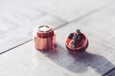 Modern elektronik mech mod vaping aygıt yedek parçalar. Popüler Buharlaştırıcı e-cig aygıtı vape gliserin e-sıvı için. Nikotin Sigara İçilmeyen bıraktın, vaping güvenli ecig vape başlamak