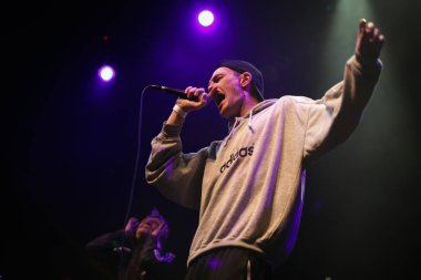 Moskova - 12 Temmuz, 2017: popüler Rus rap sahnede gece kulübü şarkıcısı Husky gerçekleştirme.