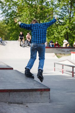 Moskova - 7 Mayıs, 2016: agresif paten rekabet Az piknik gerçekleşti, paten patenci Andrey Zaytcev 2012 yılında vefat eden anısına Sadovniki park