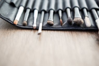 Profesyonel visagiste fırça güzel yüz makyaj için ayarlayın. Güzellik stüdyo aksesuarları yüz için makyaj ve vücut sanat boyama boya. Yüksek kaliteli makyaj fırça seti üzerinde Kapat