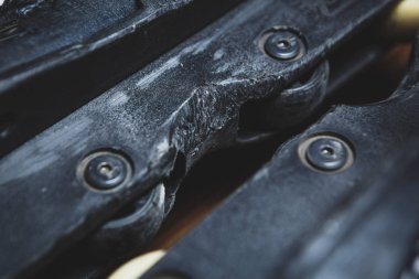 Ağır agresif inline paten kullanılır. Blok ile aşırı paten için rulman ağızları üzerinde derin scrathes eziyet. Xtreme silindir blading skate Park için ağır kaymaktadır. Eziyet demiryolu veya ters Bu bıçaklar