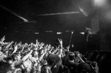 Moskova - 12 Şubat, 2017: ünlü hip hop şarkıcısı Waka Flocka alev performans gösteren canlı müzik programında sahne