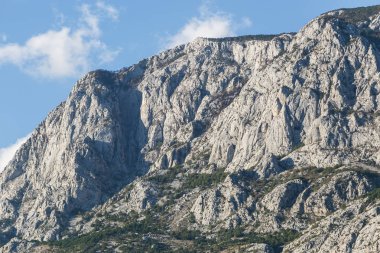 Rocky Dağları Croatia.Beautiful Milli Parkı Bikovo.Natural manzara içinde. Yaz tatil tur için popüler seyahat hedef. Yüksek dağ park'da yürüyüş gitmek. Açık mavi gökyüzü