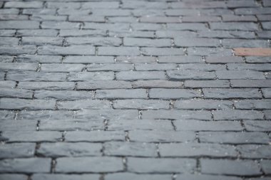 Moskova, Rusya-21 Ocak 2017: kırmızı kare Simgesel Yapı, turistler arasında popüler. Siyah kaba taş yol. Odak eski tuğla