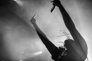 Moskova - 12 Şubat, 2017: ünlü hip hop şarkıcısı Waka Flocka alev performans gösteren canlı müzik programında sahne