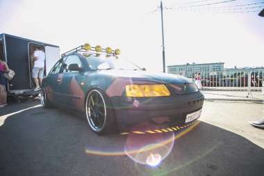 Moskova - 8 Ağustos, 2015: Festivali ve dantel 2015 Faces ünlü Gorki Park adlı gerçekleşti ve markalar yüzlerce ve binlerce genç toplandı