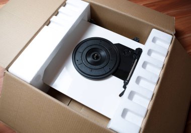  Retro hippi müzik çalar. Vintage elektronik aygıt dinleme vinil kayıtlar için.