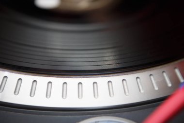 Pikap dj vinil plak çalar yakın kadar dijital müzik Dj için analog ses teknolojisi. Yakın, makro disk jokey profesyonel stüdyo, konser, etkinlik için donatım