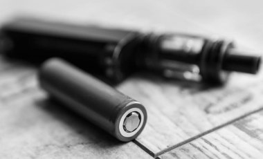 Vaping aygıt mod onarın. Parçaları modern Buharlaştırıcı e-cig aygıt, yedek parça için yükseltme. Yeni aygıt modeli, mikro bobin clearomizer. Nikotin Sigara İçilmeyen bıraktın, vaping güvenli ecig vape başlamak