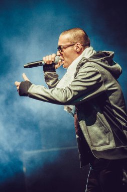 Moskova - 2 Ekim 2014: ünlü Rus hip hop müzik grubu Centr gece kulübünde büyük konser.