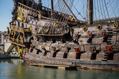 Genoa, İtalya - 13 Ekim, 2018: büyük ahşap korsan gemisi liman Cenova şehir Liguria Neptune'de.
