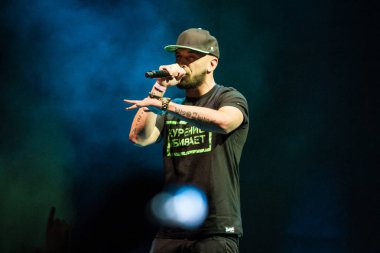Moskova - 2 Ekim 2014: ünlü Rus hip hop müzik grubu Centr gece kulübünde büyük konser.