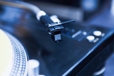 Pikap iğnesi kartuş kapatın. Profesyonel Dj Dj hip hop parti, konser, olay müzik çalmak ses donatımı.