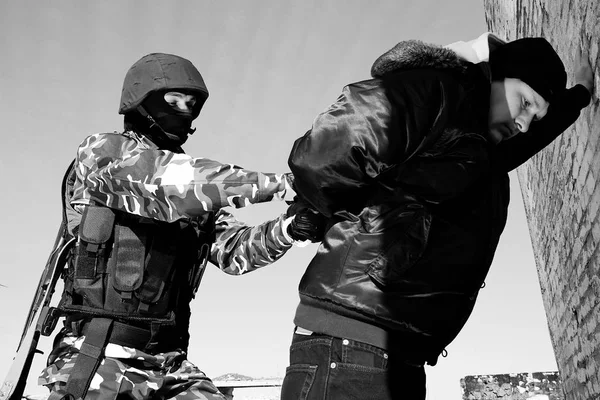 Armed Soldier Puts Handcuffs Criminal Element — Stock Photo, Image