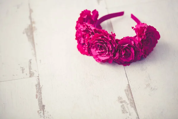 Handgemaakte Wraith Gemaakt Van Kunstmatige Roze Roze Bloemen Een Houten — Stockfoto