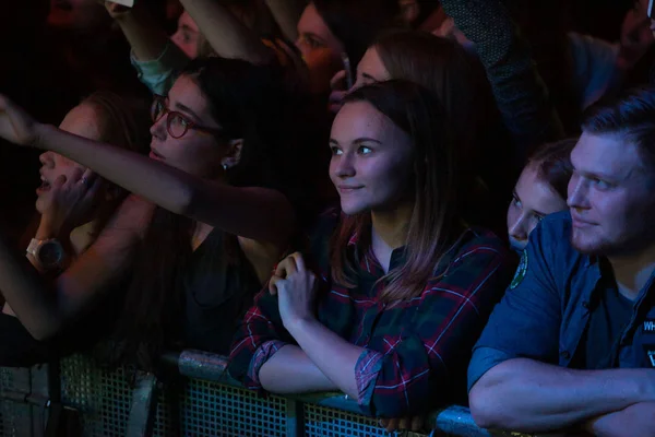 Moskva Oktober 2016 Trångt Danceflloor Nattklubb Stora Livemusik Show Nattklubben — Stockfoto