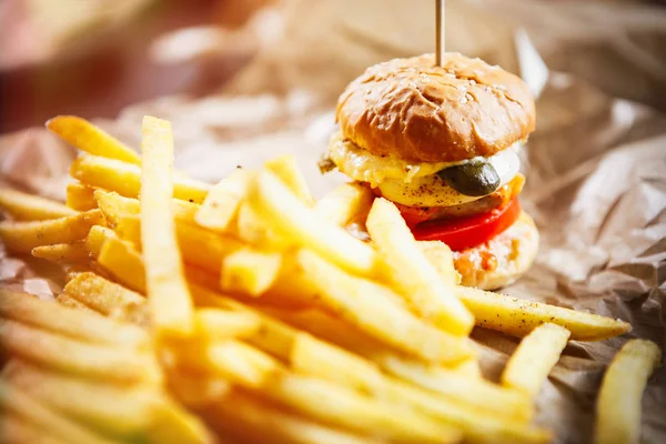 Delikate Hamburger Mit Rindfleischschnitzel Auf Dem Teller Fastfood Restaurant Big — Stockfoto
