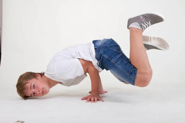 Adolescente Bboy Formação Sobre Fundo Branco — Fotografia de Stock