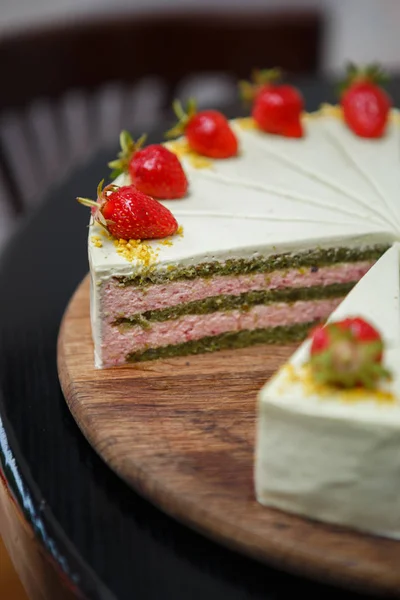 Coma Delicioso Pastel Con Pistacchio Galletas Fresa Decoradas Con Straberries — Foto de Stock