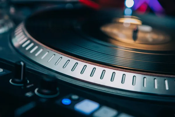 Gira Discos Vinil Perto Tecnologia Som Analógico Para Tocando Música — Fotografia de Stock