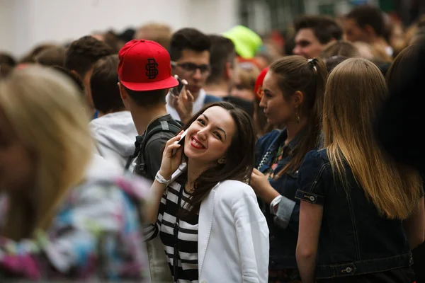 Moscú Junio 2016 Gran Multitud Jóvenes Fanáticos Música Hip Hop —  Fotos de Stock
