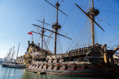 Genoa, İtalya - 13 Ekim, 2018: büyük ahşap korsan gemisi liman Cenova şehir Liguria Neptune'de.